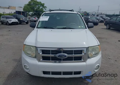 2008 Ford Escape Xlt z USA, uszkodzony, nr VIN 1FMCU93128KD21639